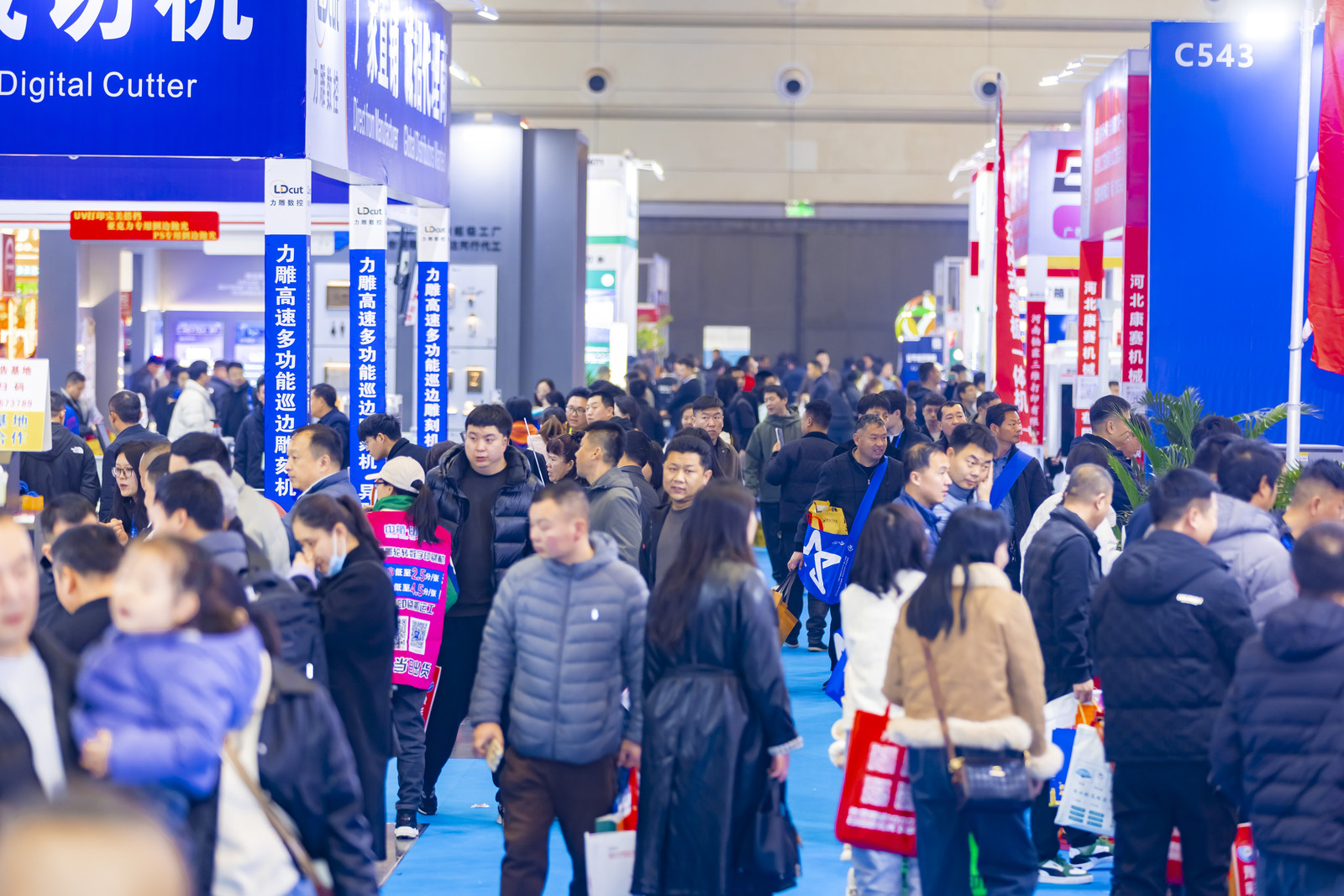 圓滿(mǎn)收官｜2026春季（鄭州）第45屆中原廣告展圓滿(mǎn)收官，以盛會(huì)之約繪就行業(yè)藍(lán)圖